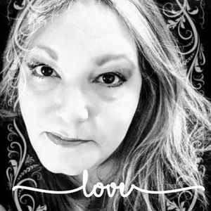 Meet your Posher, Leeann